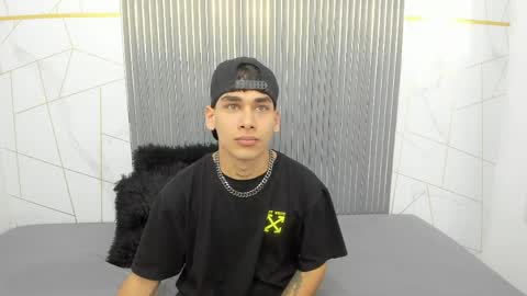 kitsune_44 online show from April 2, 7:21 pm