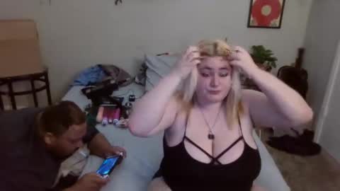 Kitten and rebellious online show from January 28, 7:53 am