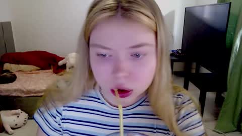 Jennyblonde and Emmabrunette online show from February 24, 1:14 pm