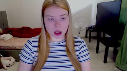 Jennyblonde and Emmabrunette online show from February 4, 11:36 am