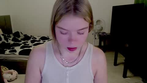 Snapshot of kitten_jenny01 chatting on December 7, 1:13 pm Jennyblonde and Emmabrunette online show from December 7, 1:13 pm