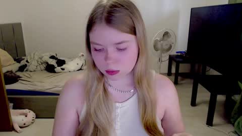 Snapshot of kitten_jenny01 chatting on September 22, 2:21 pm Jennyblonde and Emmabrunette online show from September 22, 2:21 pm