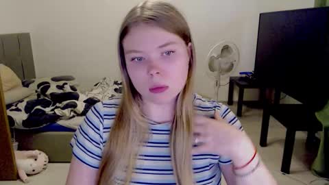 Snapshot of kitten_jenny01 chatting on September 20, 2:42 pm Jennyblonde and Emmabrunette online show from September 20, 2:42 pm