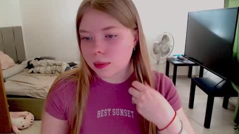 Snapshot of kitten_jenny01 chatting on September 28, 12:14 pm Jennyblonde and Emmabrunette online show from September 28, 12:14 pm