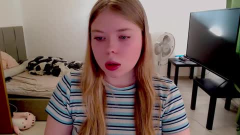 Snapshot of kitten_jenny01 chatting on September 30, 12:37 pm Jennyblonde and Emmabrunette online show from September 30, 12:37 pm