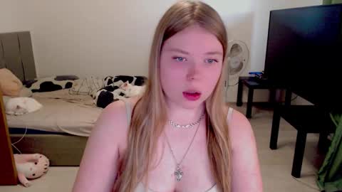 Snapshot of kitten_jenny01 chatting on September 25, 2:46 pm Jennyblonde and Emmabrunette online show from September 25, 2:46 pm