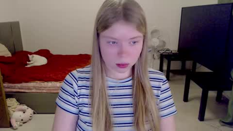 Snapshot of kitten_jenny01 chatting on February 8, 9:36 pm Jennyblonde and Emmabrunette online show from February 8, 9:36 pm
