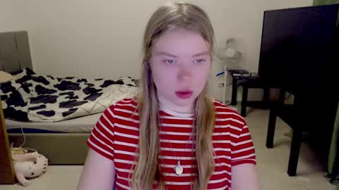 Snapshot of kitten_jenny01 chatting on December 28, 3:15 pm Jennyblonde and Emmabrunette online show from December 28, 3:15 pm