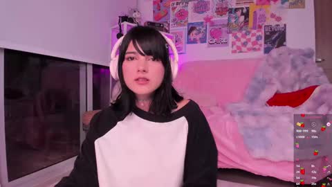 Snapshot of kittenmoon_ chatting on February 18, 2:59 am online show from February 18, 2:59 am