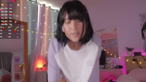 Snapshot of kittenmoon_ chatting on December 6, 11:50 am online show from December 6, 11:50 am