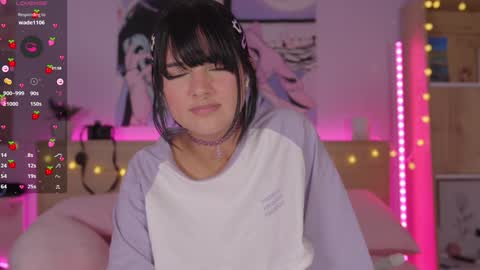 Snapshot of kittenmoon_ chatting on December 6, 2:55 pm online show from December 6, 2:55 pm