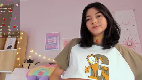 Snapshot of kittenmoon_ chatting on October 3, 4:59 pm online show from October 3, 4:59 pm