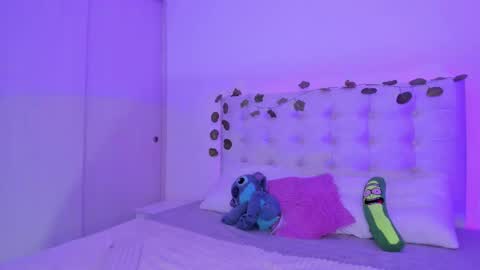 Snapshot of kitty_ford chatting on February 25, 10:42 pm Kitty online show from February 25, 10:42 pm