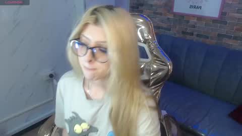 kitty_fox_b online show from March 10, 3:52 pm