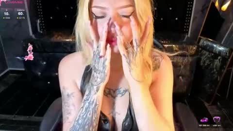 kitty_fox_b online show from April 1, 1:41 pm