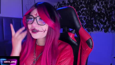 Snapshot of kitty_gang chatting on October 8, 2:40 am Camila online show from October 8, 2:40 am