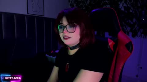Snapshot of kitty_gang chatting on October 18, 3:00 am Camila online show from October 18, 3:00 am