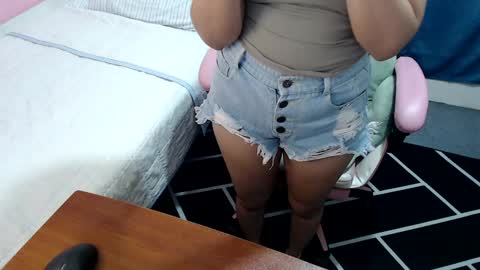 Snapshot of kitty_kity chatting on February 9, 3:53 am Kate online show from February 9, 3:53 am