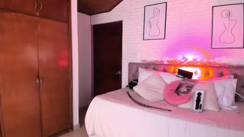 Kitty online show from May 21, 10:05 pm