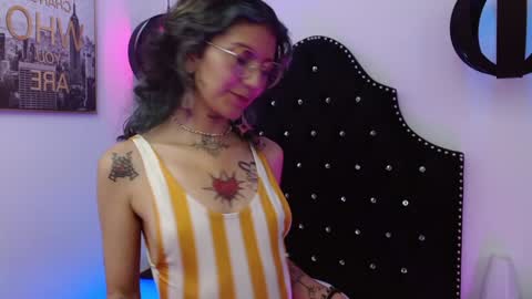 KITTY online show from December 17, 8:32 pm