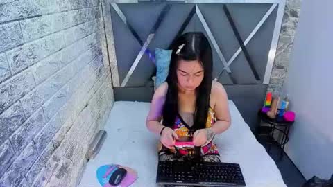 kitty_small69 online show from May 12, 1:09 pm