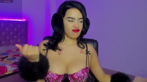 kitty_violet11 online show from April 11, 1:32 am