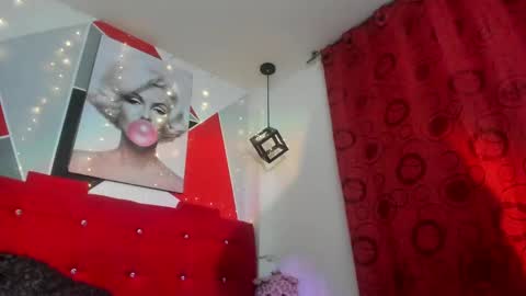 Snapshot of kittycute_1 chatting on February 26, 5:21 pm Cata Moon online show from February 26, 5:21 pm