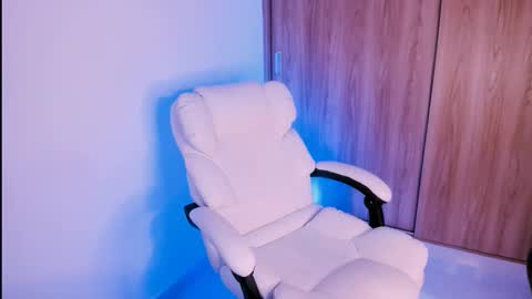 Little piece of fruit online show from March 8, 2:15 am