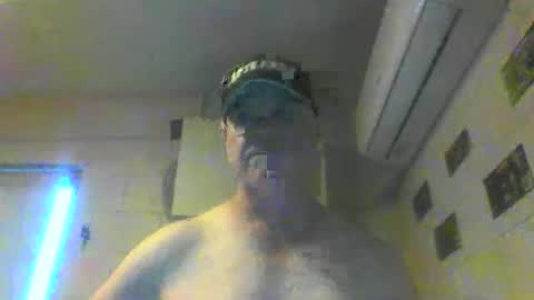 Snapshot of kiwiguy19773 chatting on December 3, 6:54 am kiwiguy19773 online show from December 3, 6:54 am