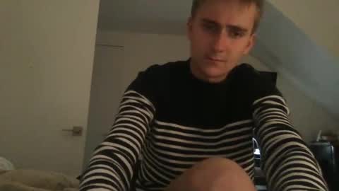 kiwiii211208 online show from May 2, 1:00 am