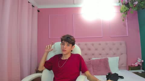 Snapshot of klaus_sunrise_xx chatting on December 26, 3:06 am KLAUS online show from December 26, 3:06 am
