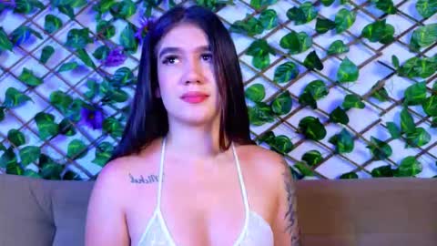 Snapshot of kloe_bella chatting on October 6, 1:18 pm kloe_bella online show from October 6, 1:18 pm