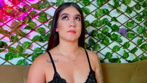 Snapshot of kloe_bella chatting on September 29, 5:34 pm kloe_bella online show from September 29, 5:34 pm