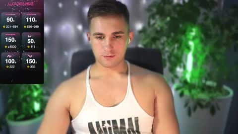 Snapshot of kochka25 chatting on March 1, 8:10 pm Sweet boy online show from March 1, 8:10 pm
