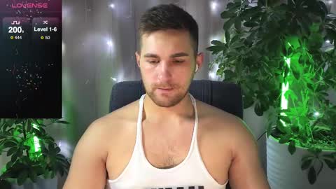 Snapshot of kochka25 chatting on February 16, 6:10 am Sweet boy online show from February 16, 6:10 am