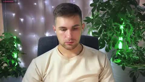 Snapshot of kochka25 chatting on February 13, 8:17 am Sweet boy online show from February 13, 8:17 am