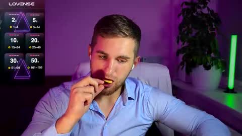Snapshot of kochka25 chatting on October 15, 10:21 pm Sweet boy online show from October 15, 10:21 pm