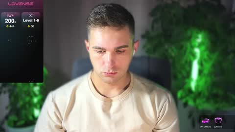 Snapshot of kochka25 chatting on March 2, 5:33 am Sweet boy online show from March 2, 5:33 am