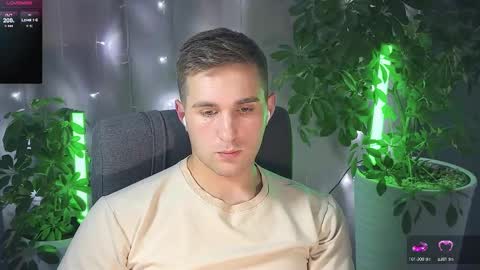Snapshot of kochka25 chatting on March 7, 9:06 pm Sweet boy online show from March 7, 9:06 pm