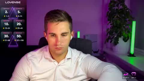Snapshot of kochka25 chatting on September 24, 10:27 pm Sweet boy online show from September 24, 10:27 pm