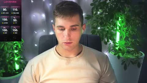Snapshot of kochka25 chatting on February 22, 2:52 pm Sweet boy online show from February 22, 2:52 pm