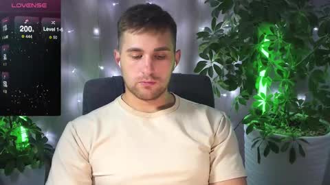 Snapshot of kochka25 chatting on February 15, 8:43 pm Sweet boy online show from February 15, 8:43 pm