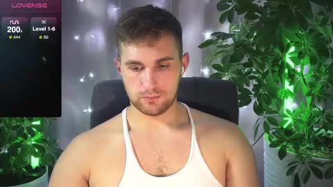 Snapshot of kochka25 chatting on February 16, 8:22 pm Sweet boy online show from February 16, 8:22 pm