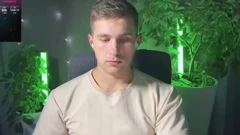 Snapshot of kochka25 chatting on March 9, 10:08 pm Sweet boy online show from March 9, 10:08 pm