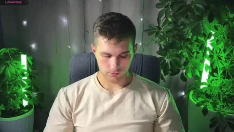 Snapshot of kochka25 chatting on February 20, 9:42 pm Sweet boy online show from February 20, 9:42 pm