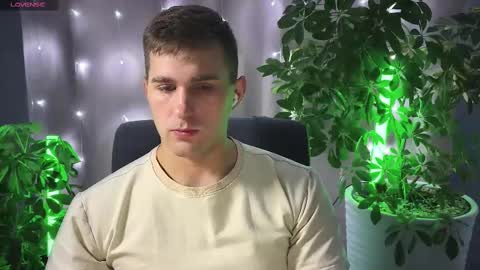 Snapshot of kochka25 chatting on February 22, 5:02 am Sweet boy online show from February 22, 5:02 am