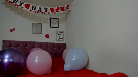 Snapshot of konie_hot chatting on March 9, 10:52 pm konie Diaz online show from March 9, 10:52 pm