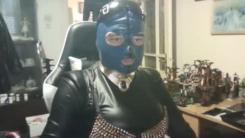 LatexPeti online show from April 19, 10:27 am