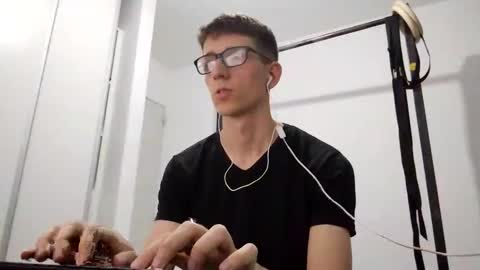 Facu online show from December 16, 4:19 am