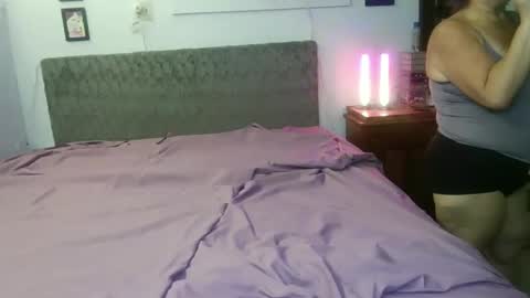 kreamyk420 online show from October 26, 8:15 am